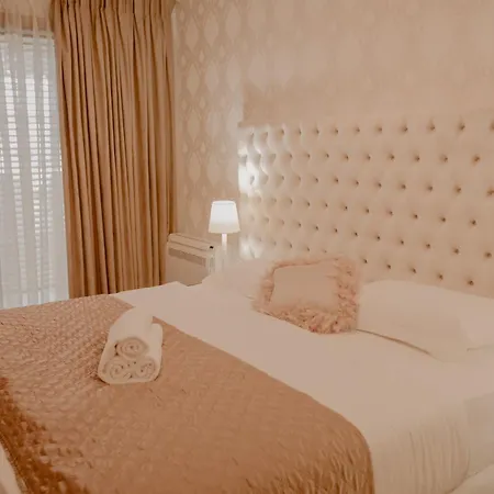 Otel House & Restaurant Tiran