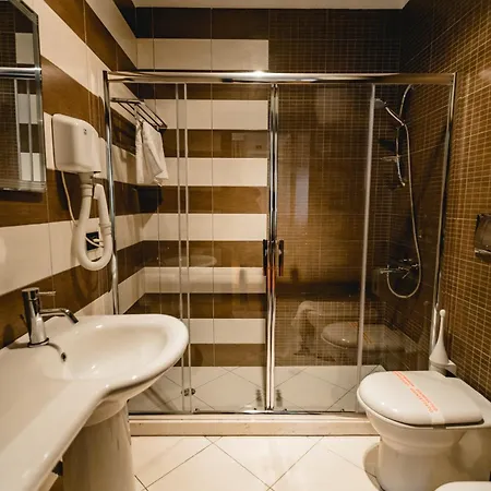 Otel House & Restaurant Tiran