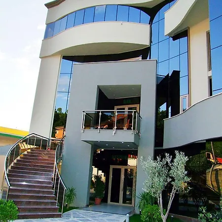 House & Restaurant 4* Тирана