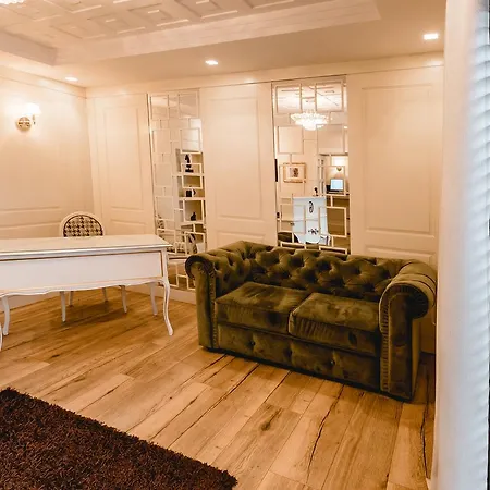 House & Restaurant Tiran