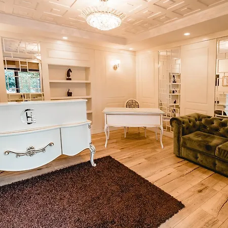 House & Restaurant Отель 4*