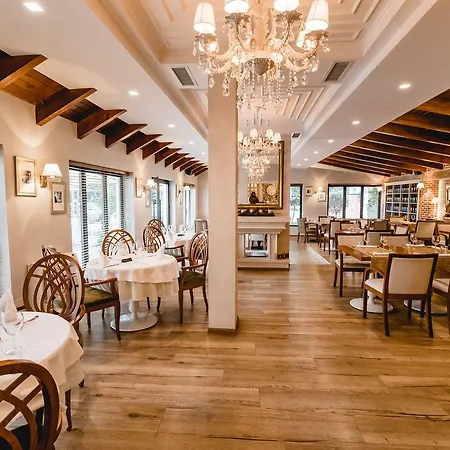 House & Restaurant 4* Тирана