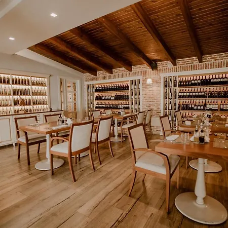 House & Restaurant Tiran