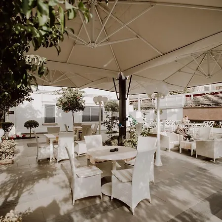 Отель House & Restaurant