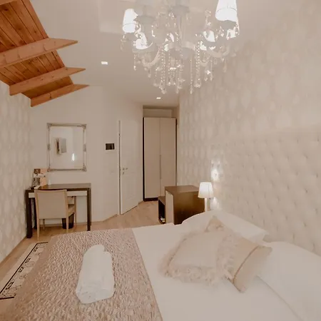 House & Restaurant 4* Tiran