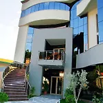House & Restaurant 4* 티라나