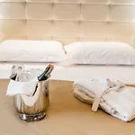 House & Restaurant 호텔 티라나