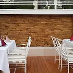 House & Restaurant 티라나