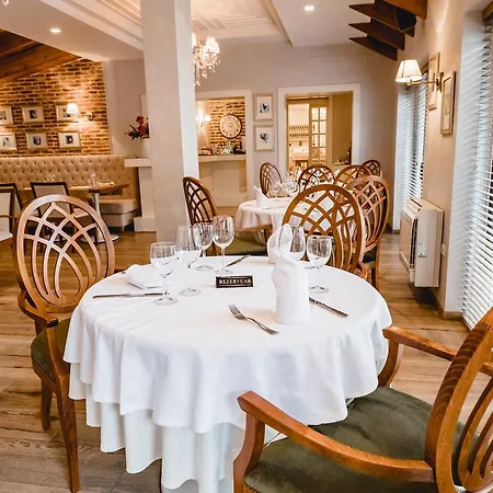 House & Restaurant 4* ティラナ