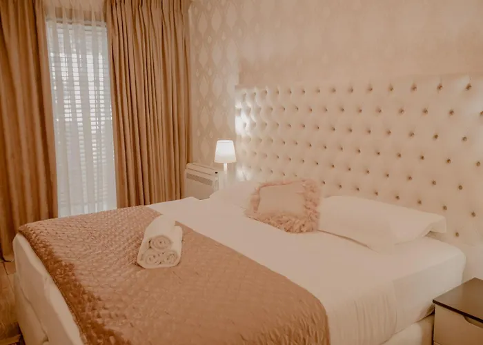 호텔 House & Restaurant 티라나