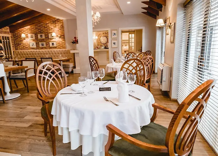 House & Restaurant 4* 티라나